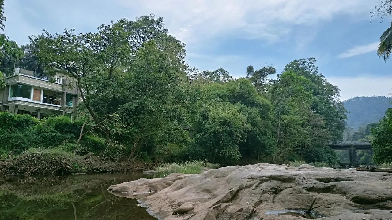 Athirapilly On The Rocks Hotel Athirappilly Gasthuis