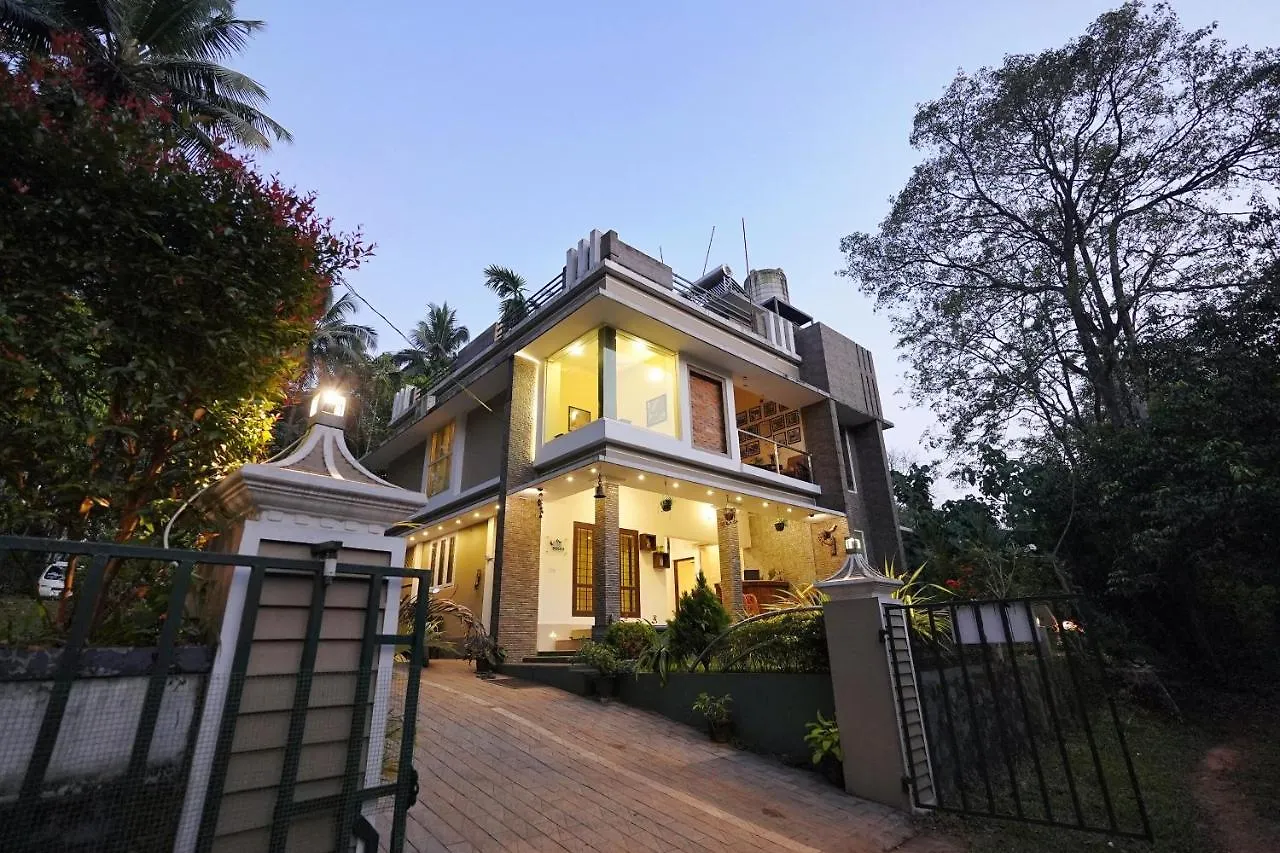 Athirapilly On The Rocks Hotel Athirappilly Gasthuis
