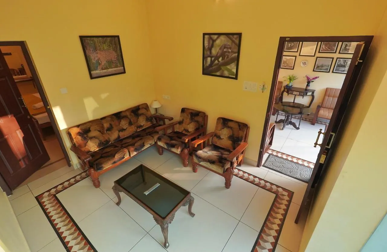Athirapilly On The Rocks Hotel Athirappilly Gasthuis
