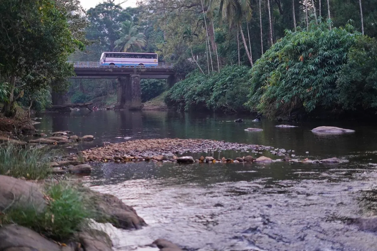 Gasthuis Athirapilly On The Rocks Hotel Athirappilly