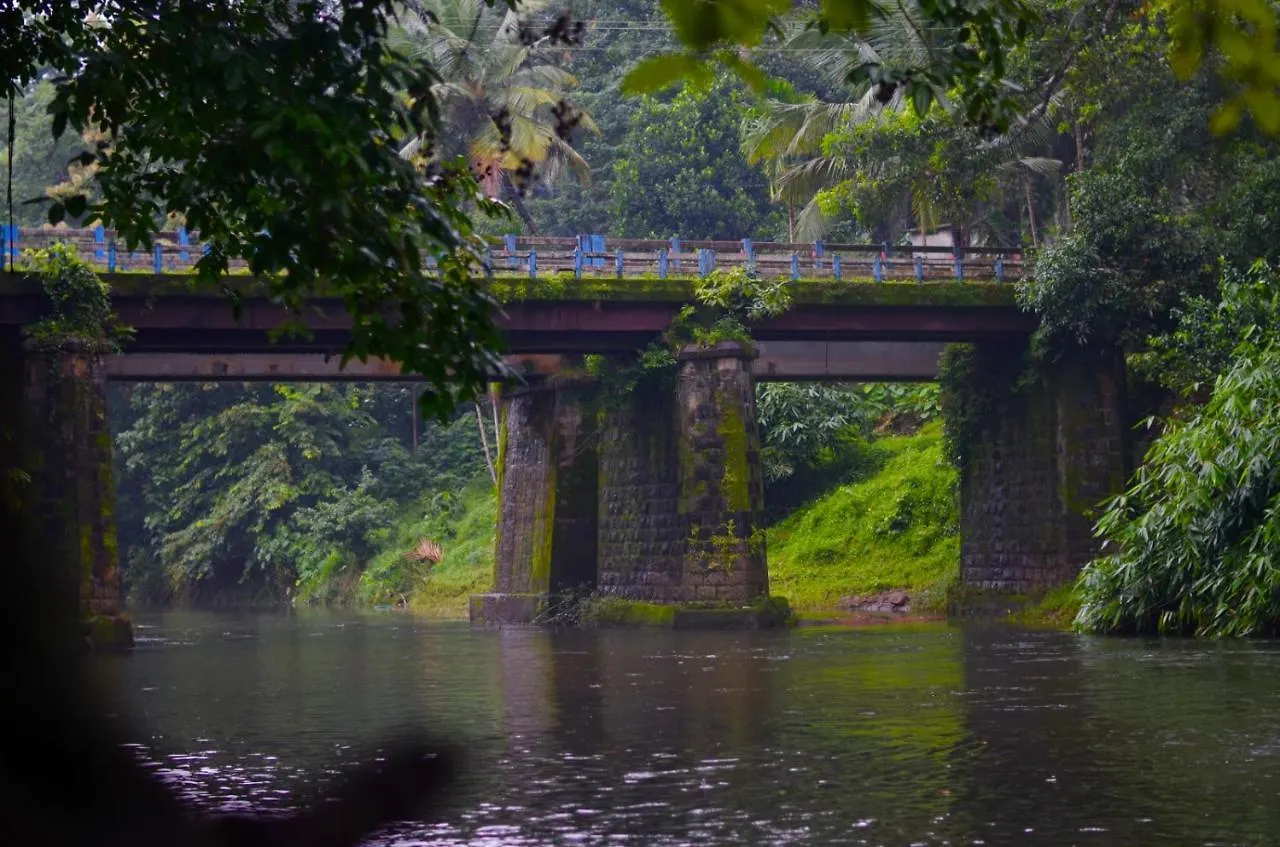 Athirapilly On The Rocks Hotel Athirappilly