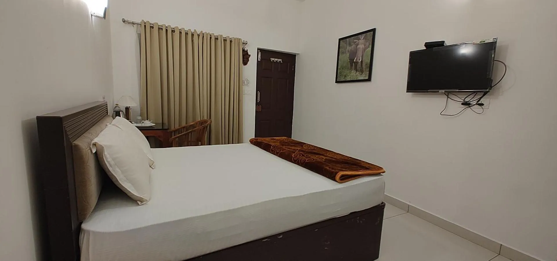 Athirapilly On The Rocks Hotel Athirappilly