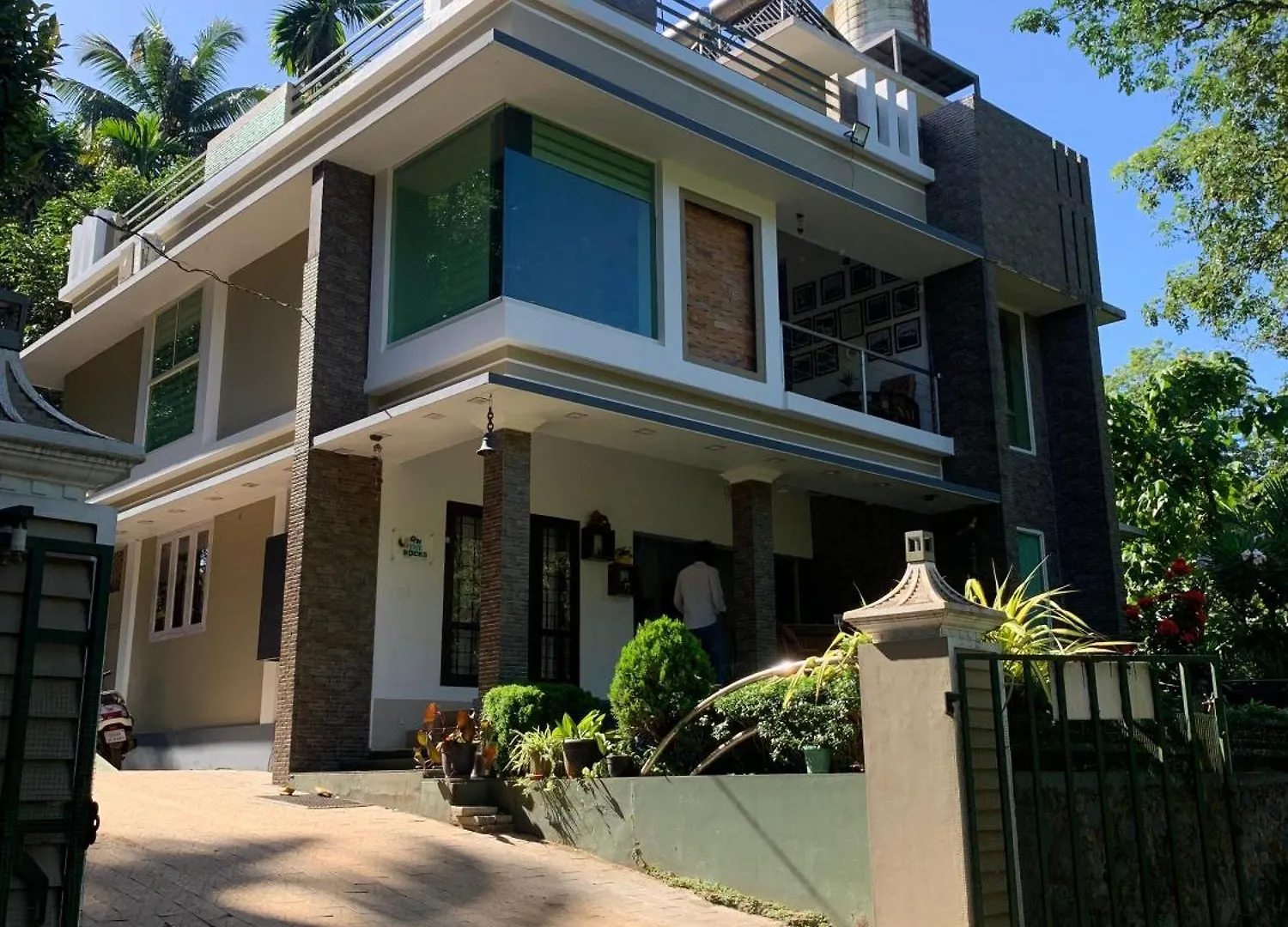 Athirapilly On The Rocks Hotel Athirappilly