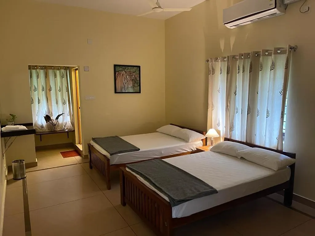 Athirapilly On The Rocks Hotel Athirappilly Gasthuis